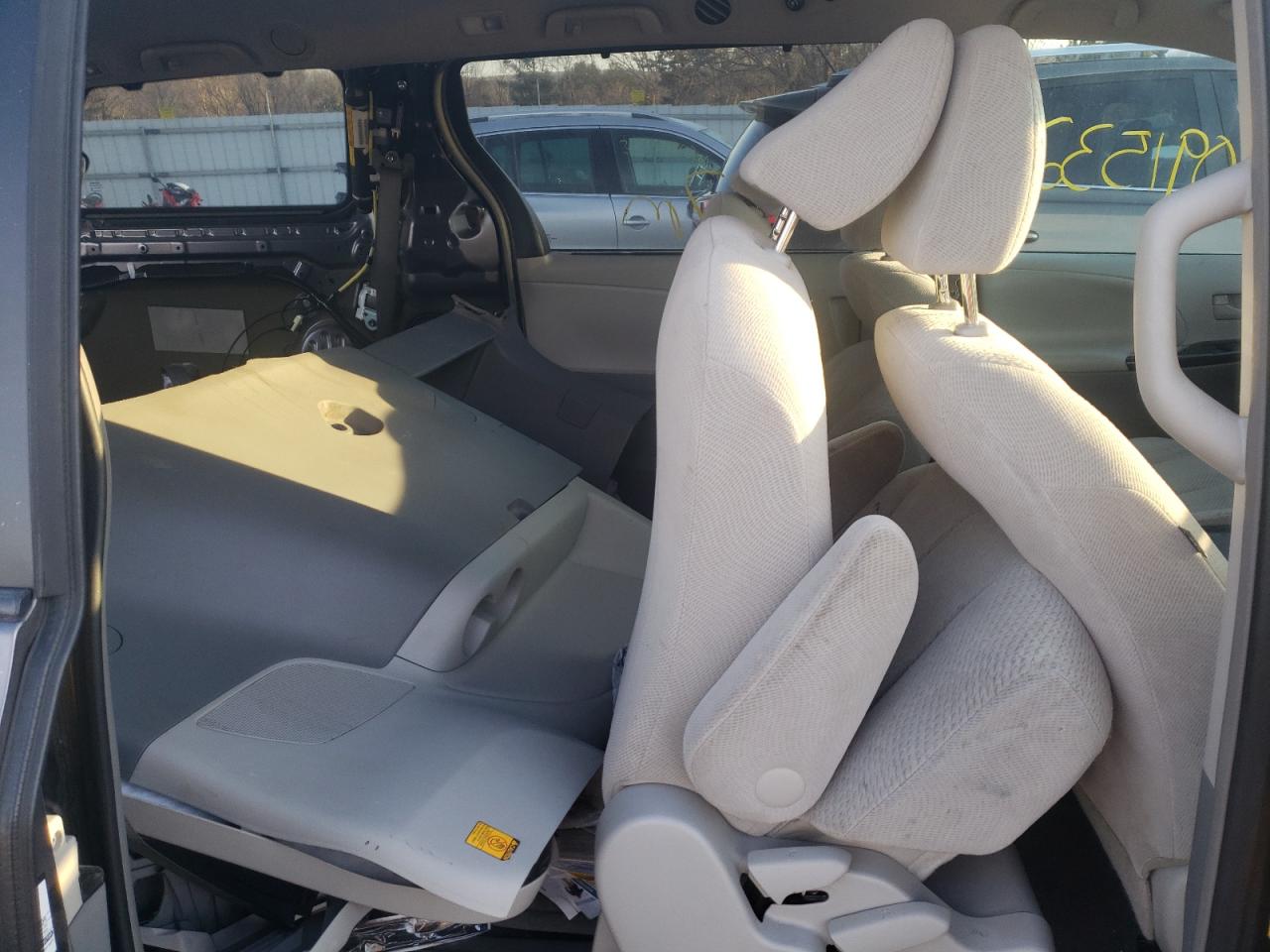Photo 6 from auction – 2012 TOYOTA SIENNA LE with VIN 5TDJK3DC3CS045441