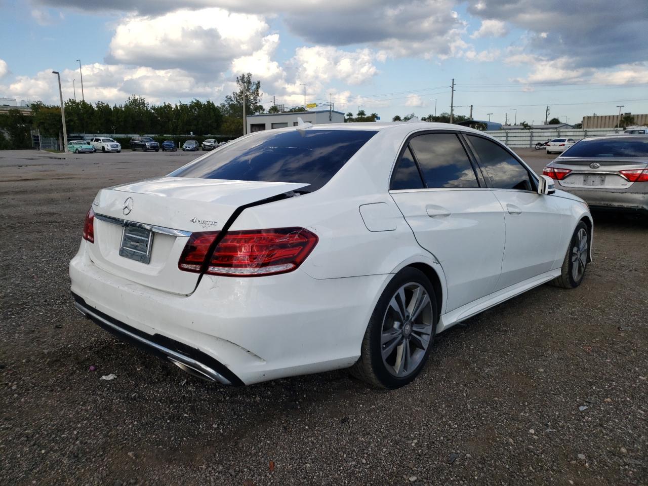 Photo 4 from auction – 2016 MERCEDES-BENZ E 350 4MAT with VIN WDDHF8JB2GB169098