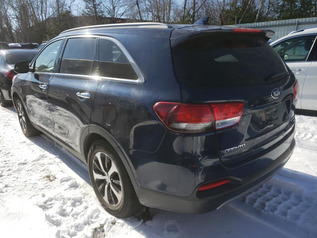 Photo 3 from auction – 2016 KIA SORENTO EX with VIN 5XYPHDA5XGG164305