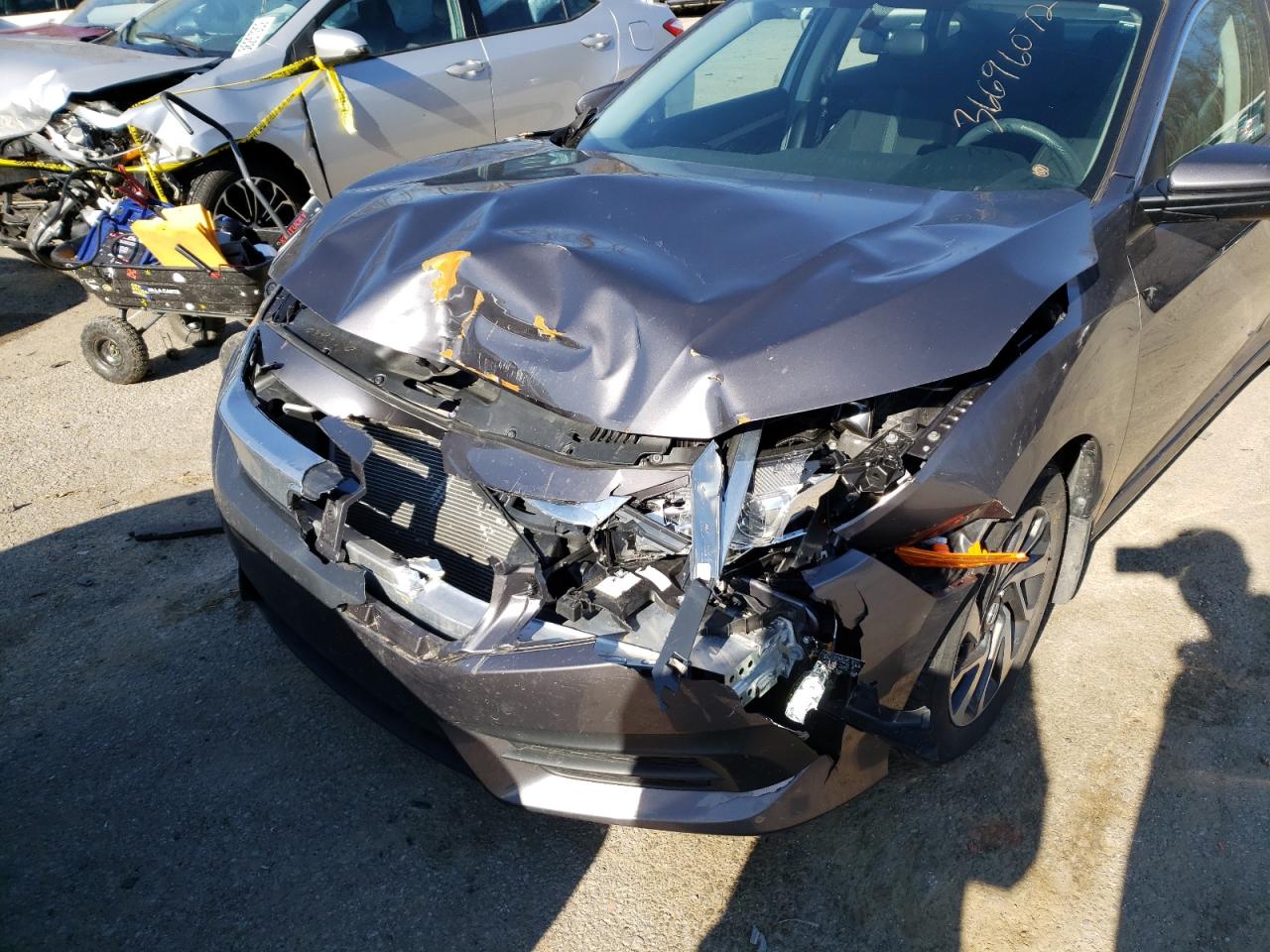 Photo 9 from auction – 2018 HONDA CIVIC EX with VIN 19XFC2F72JE041269