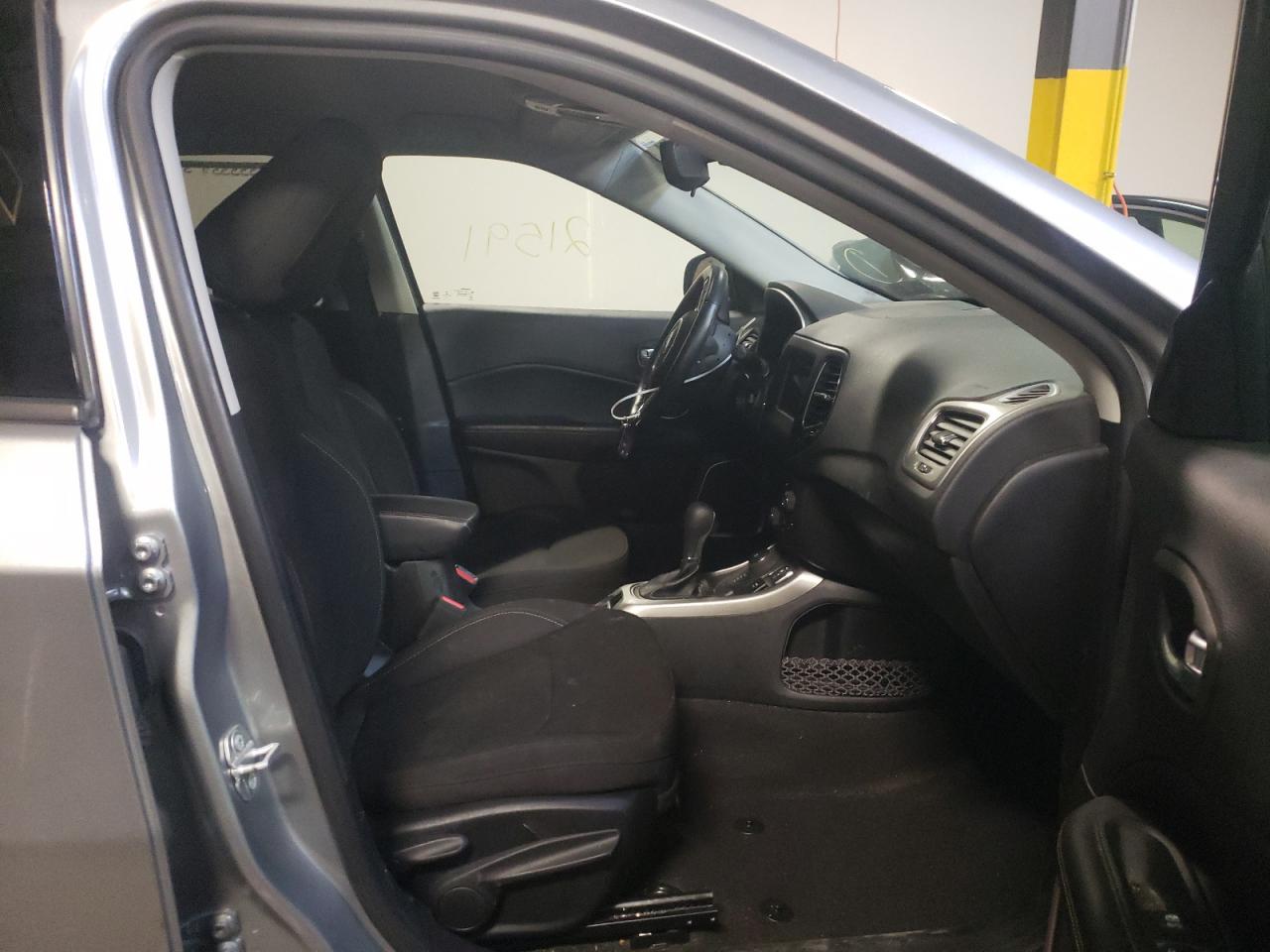 Photo 5 from auction – 2021 JEEP COMPASS SP with VIN 3C4NJDAB5MT572006