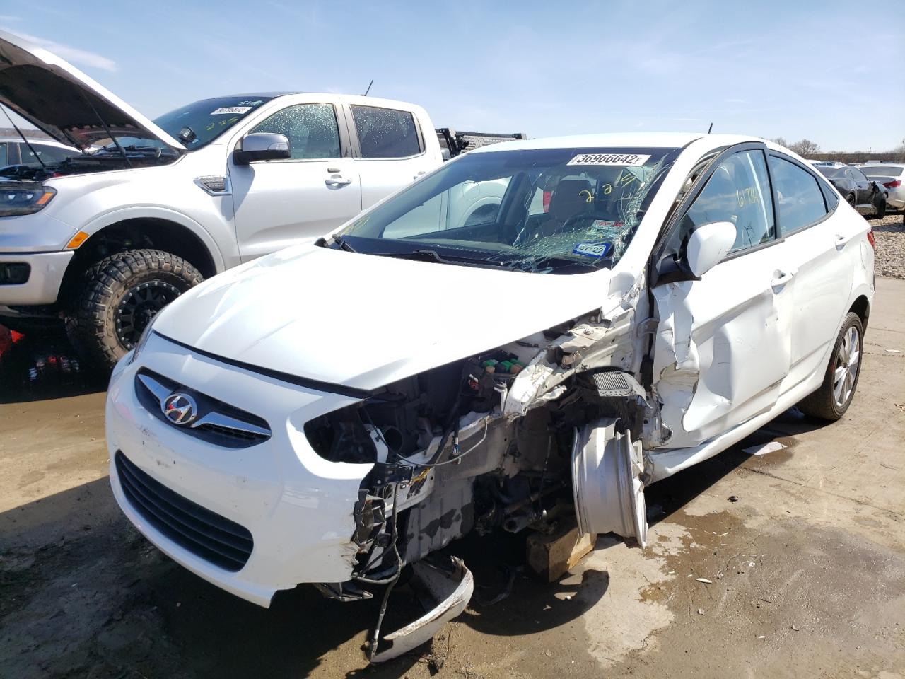 Photo 2 from auction – 2014 HYUNDAI ACCENT with VIN KMHCU4AE3EU749809
