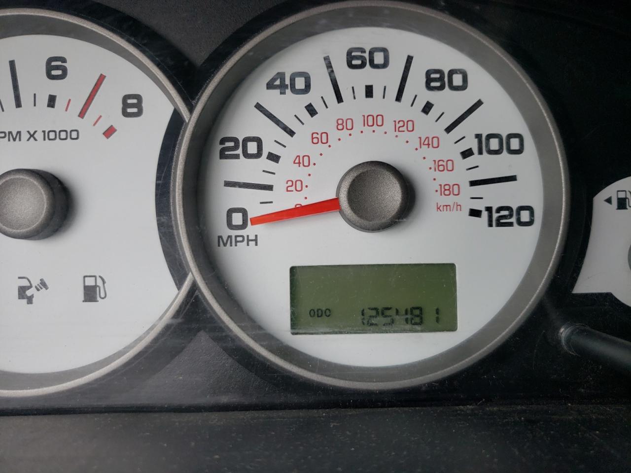 Photo 8 from auction – 2005 FORD ESCAPE XLS with VIN 1FMYU92Z75KE32017