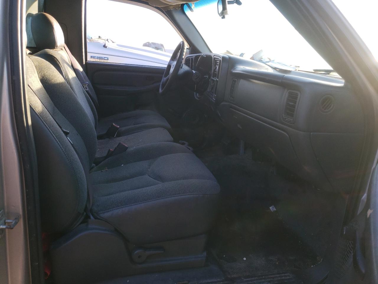 Photo 6 from auction – 2005 CHEVROLET SILVERADO with VIN 1GCEC14X35Z345424