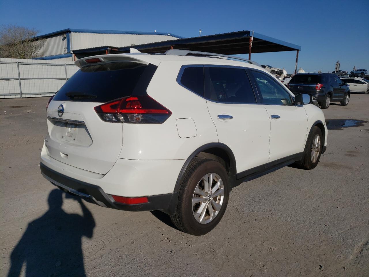 Photo 4 from auction – 2018 NISSAN ROGUE S with VIN 5N1AT2MT0JC814821