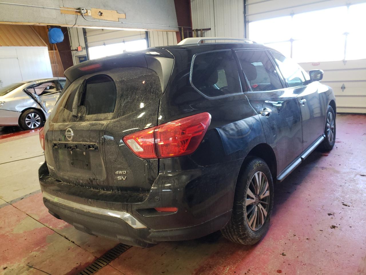 Photo 4 from auction – 2017 NISSAN PATHFINDER with VIN 5N1DR2MM1HC633936