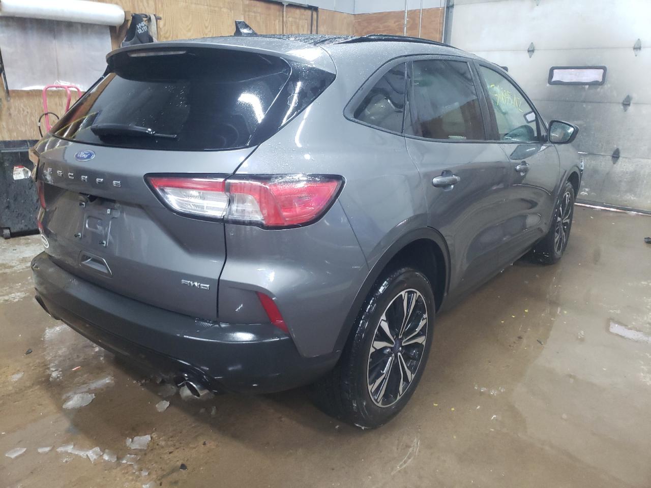 Photo 4 from auction – 2021 FORD ESCAPE SE with VIN 1FMCU9G65MUB29913