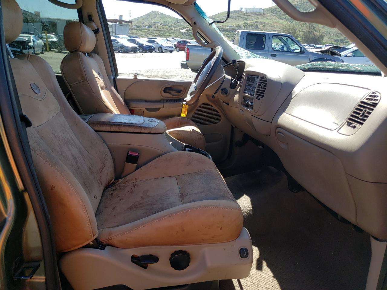 Photo 5 from auction – 2001 FORD F150 SUPER with VIN 1FTRW07L11KA12640