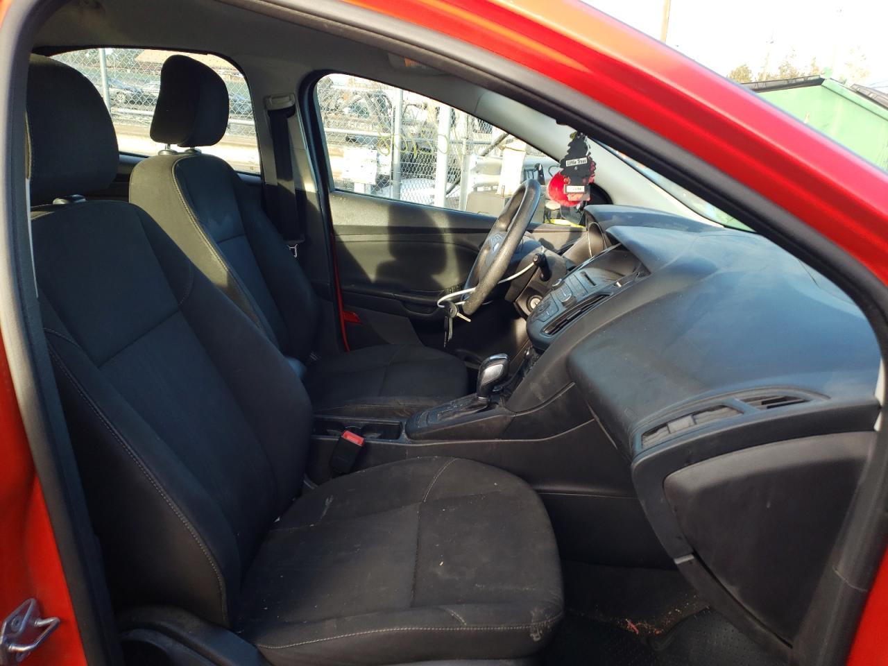 Photo 5 from auction – 2015 FORD FOCUS SE with VIN 1FADP3K2XFL202662