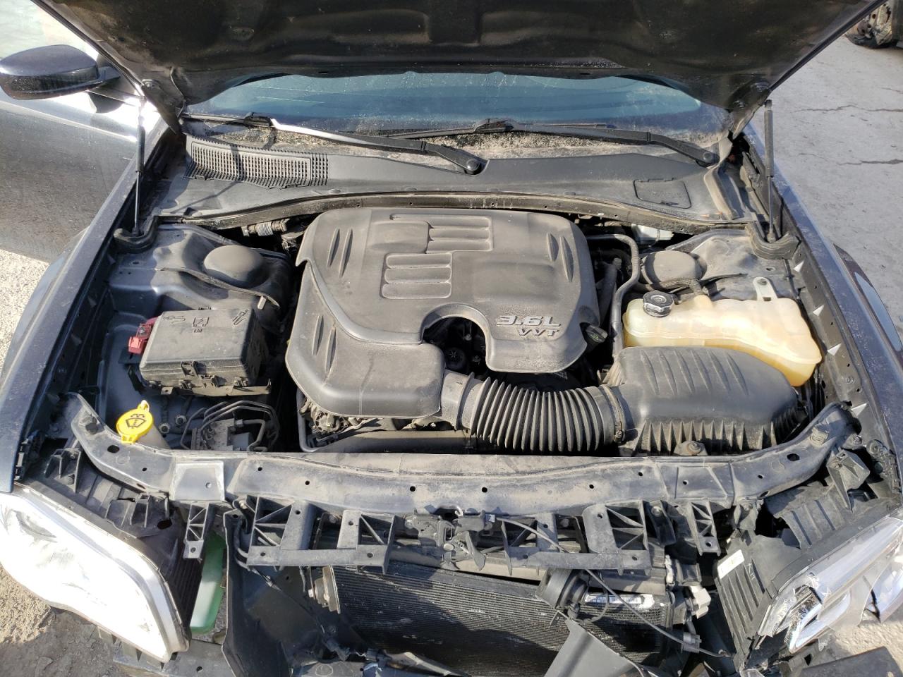 Photo 7 from auction – 2016 CHRYSLER 300 LIMITE with VIN 2C3CCAAG3GH252387