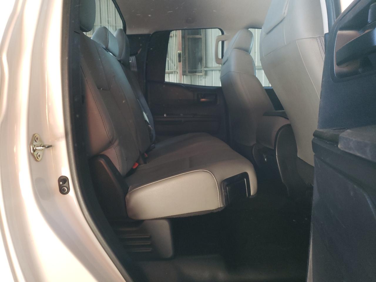 Photo 6 from auction – 2014 TOYOTA TUNDRA DOU with VIN 5TFRM5F15EX072433