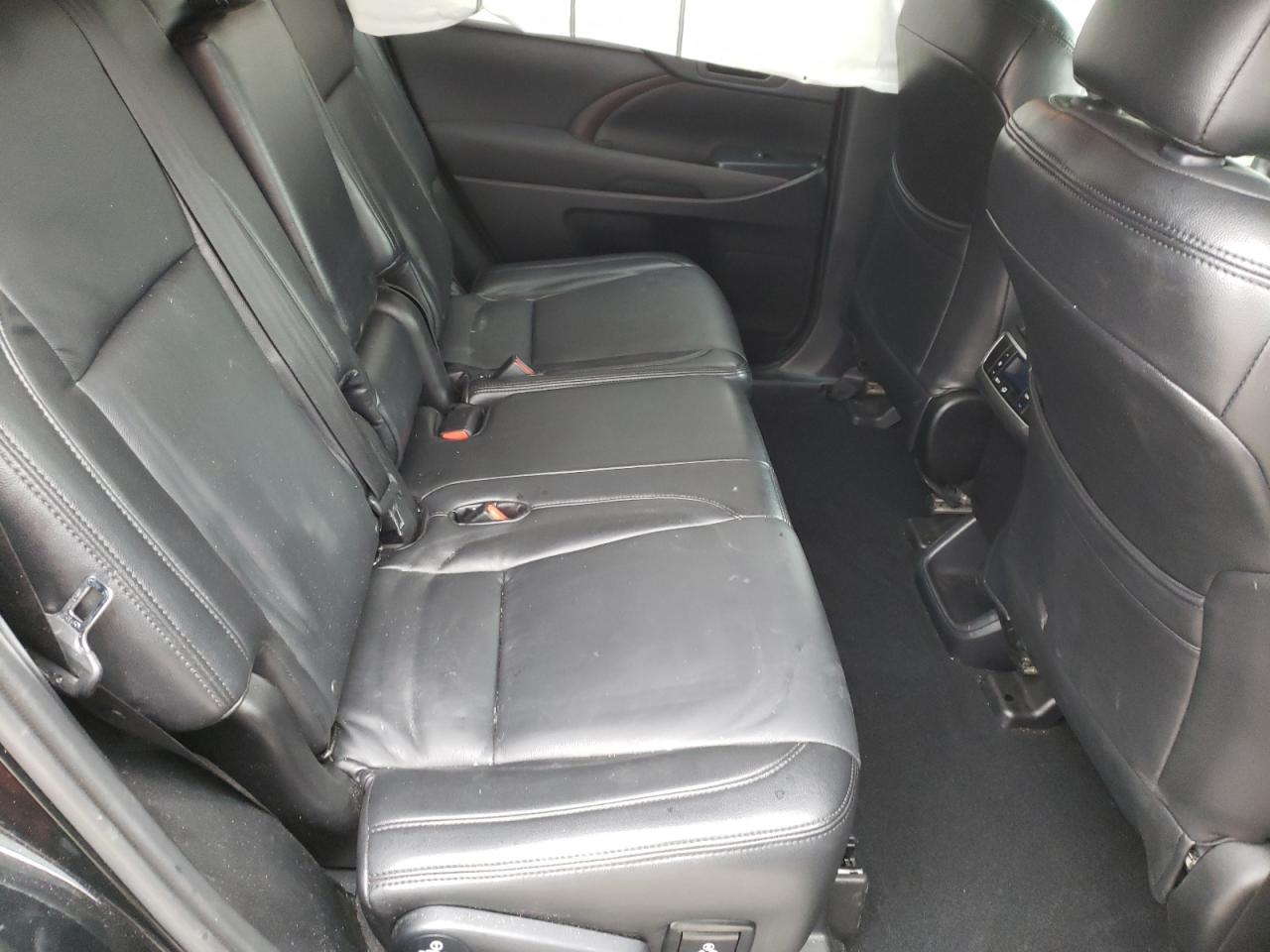 Photo 6 from auction – 2019 TOYOTA HIGHLANDER with VIN 5TDZARFH7KS058306