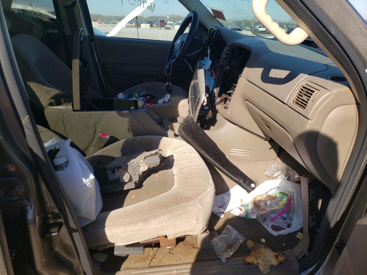 Photo 5 from auction – 2005 FORD EXPLORER X with VIN 1FMZU73E85UB86426