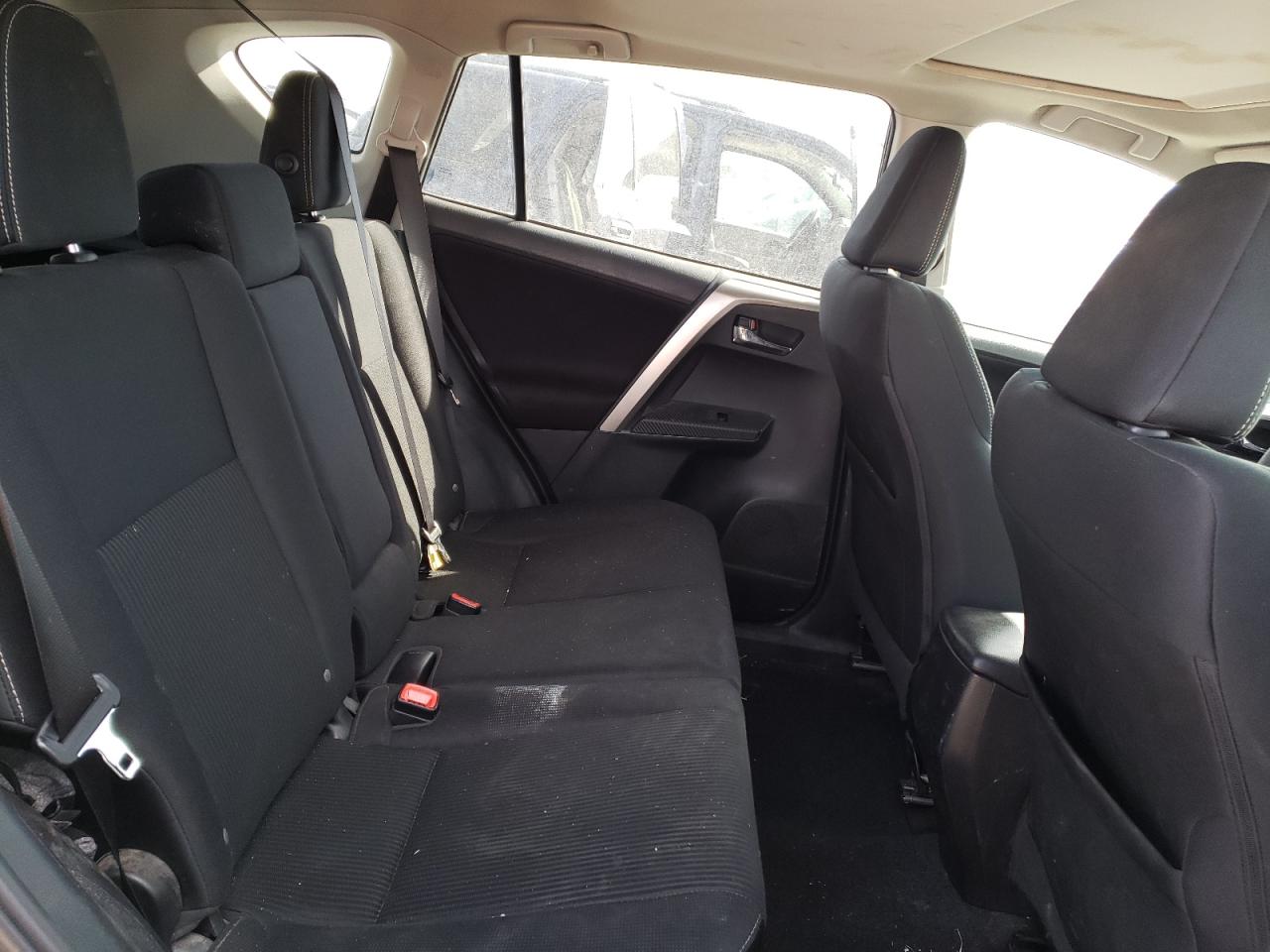 Photo 6 from auction – 2015 TOYOTA RAV4 XLE with VIN 2T3RFREV3FW266681