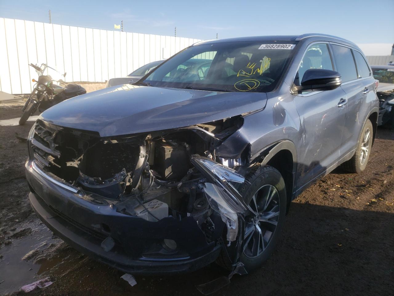 Photo 2 from auction – 2016 TOYOTA HIGHLANDER with VIN 5TDJKRFH3GS504808