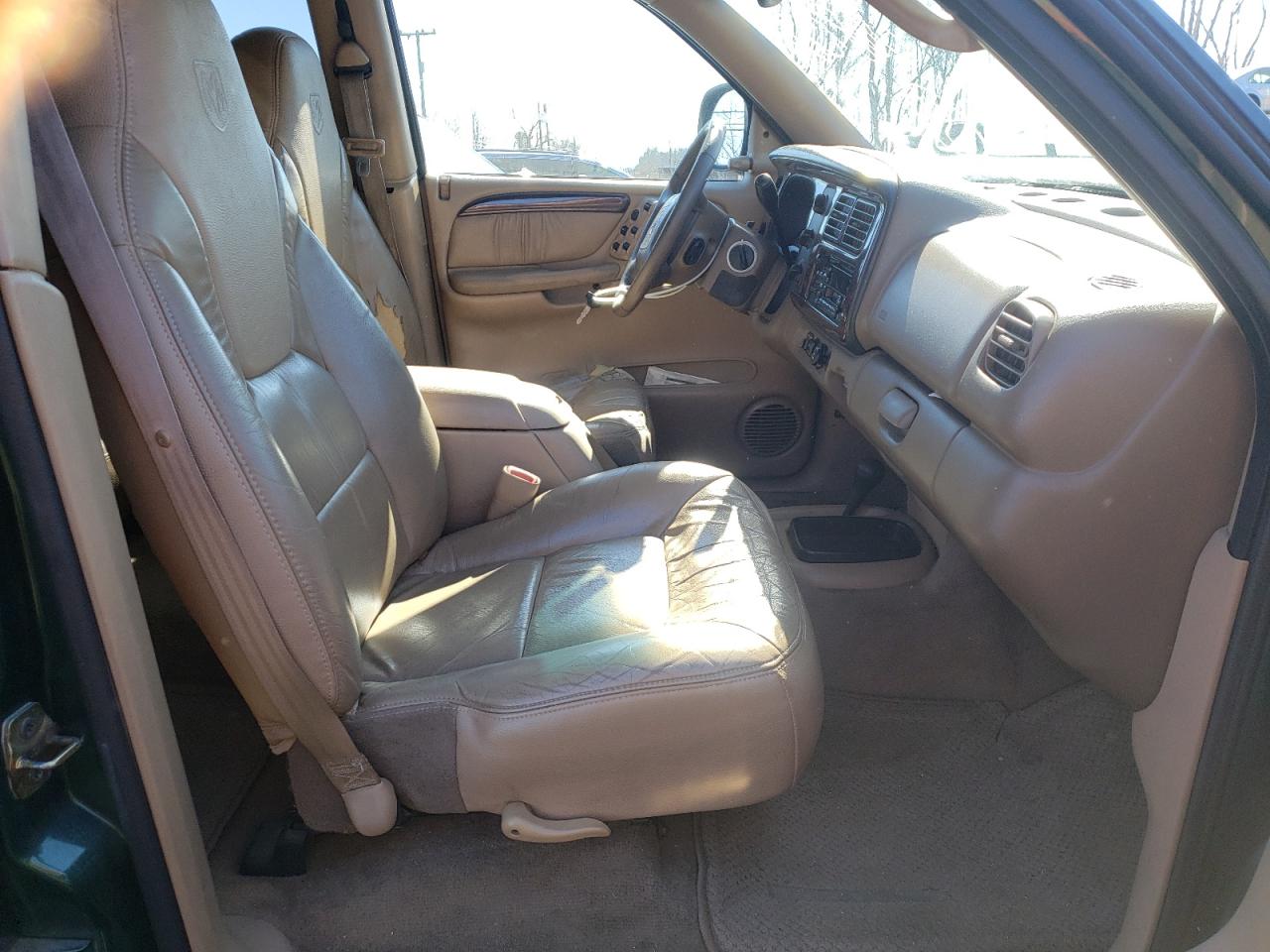 Photo 5 from auction – 2000 DODGE DURANGO with VIN 1B4HS28N7YF187638