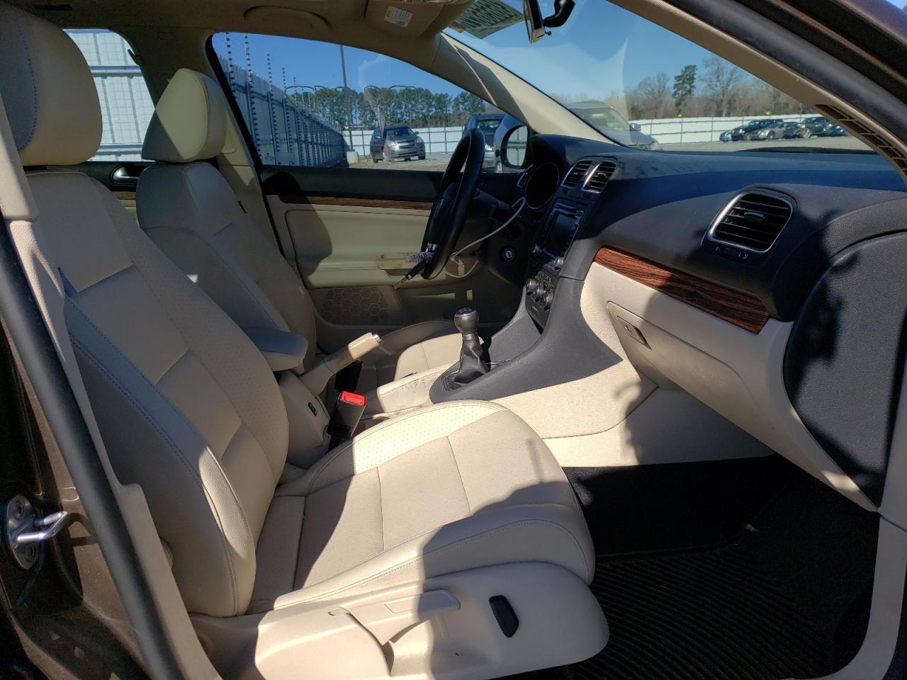 Photo 5 from auction – 2014 VOLKSWAGEN JETTA TDI with VIN 3VWML7AJ5EM616657