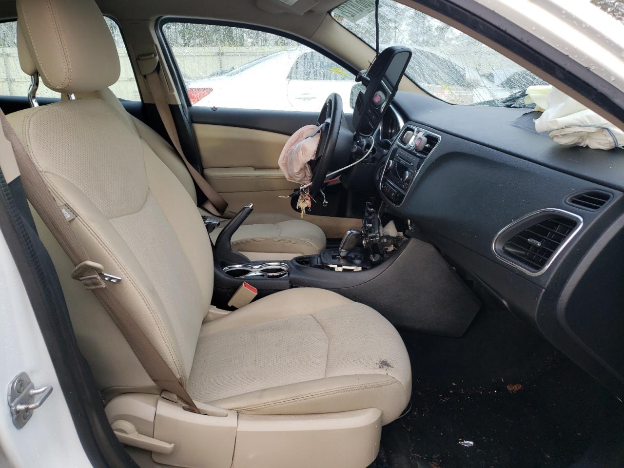 صورة رقم 5 من المزاد - 2013 CHRYSLER 200 LX مع VIN 1C3CCBAG9DN721975