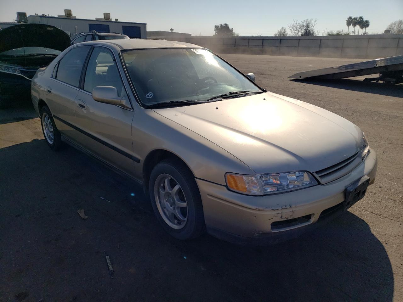 HONDA ACCORD LX 1995 with VIN 1HGCD563XSA092944 - Photo from auction