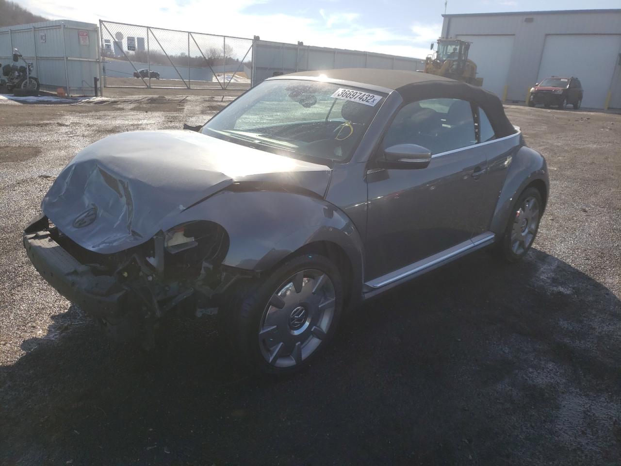 Photo 2 from auction – 2014 VOLKSWAGEN BEETLE with VIN 3VW5L7AT9EM815247