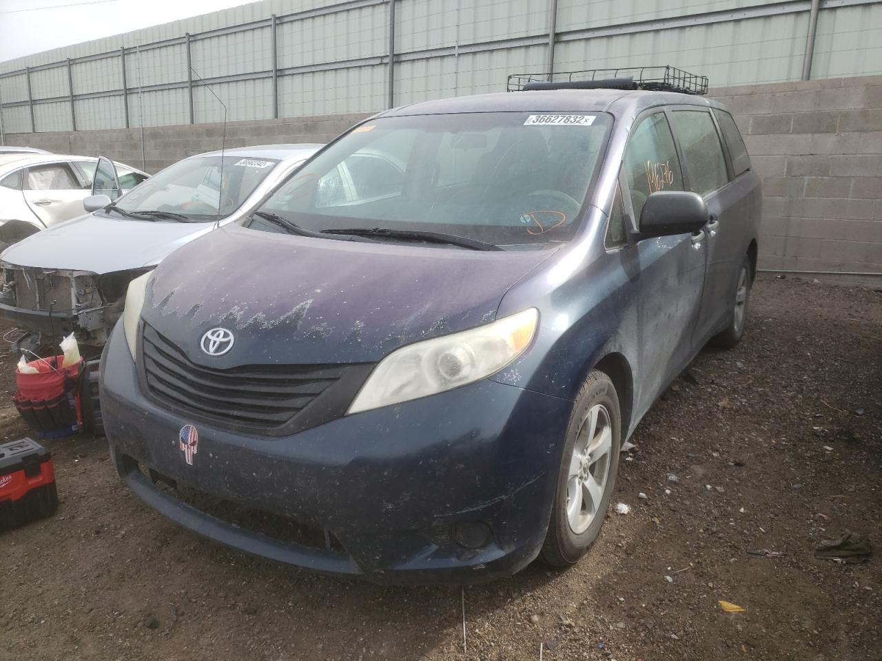 Photo 2 from auction – 2012 TOYOTA SIENNA BAS with VIN 5TDKA3DC2CS011935