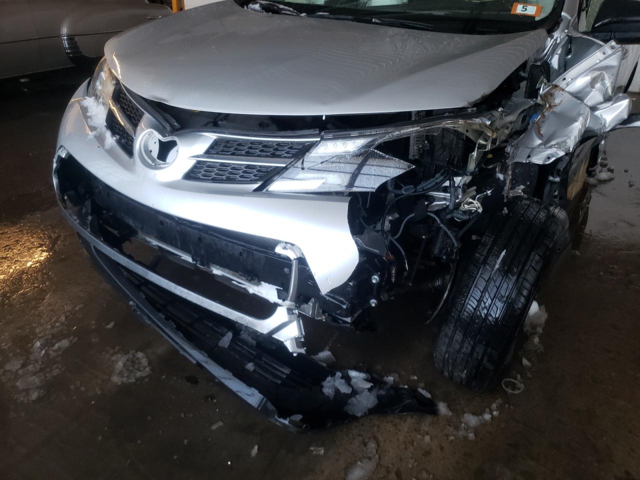 Photo 9 from auction – 2015 TOYOTA RAV4 LE with VIN JTMBFREVXFD130305