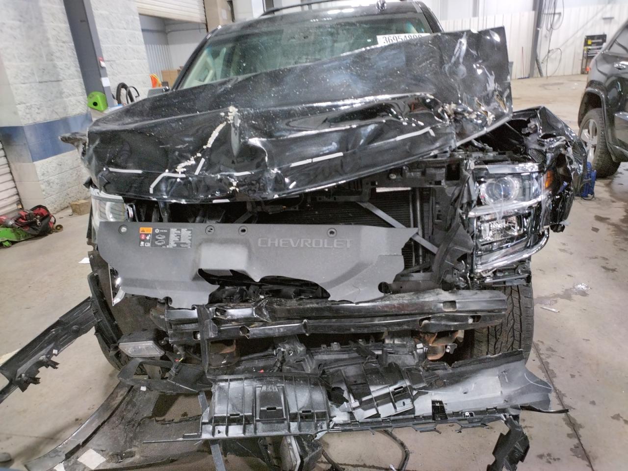 Photo 9 from auction – 2016 CHEVROLET SUBURBAN K with VIN 1GNSKHKC2GR337453