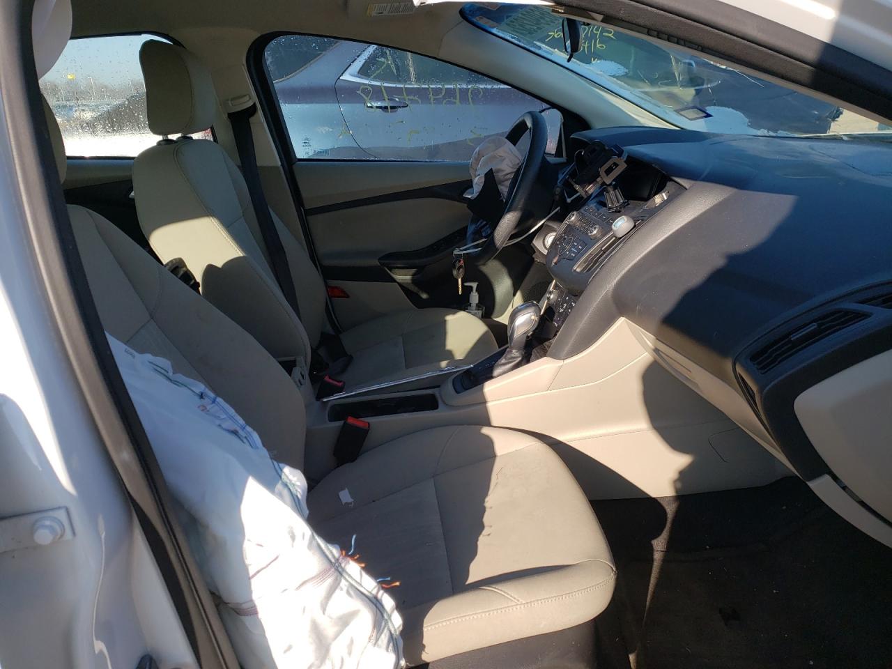 Photo 5 from auction – 2016 FORD FOCUS SE with VIN 1FADP3K20GL264718