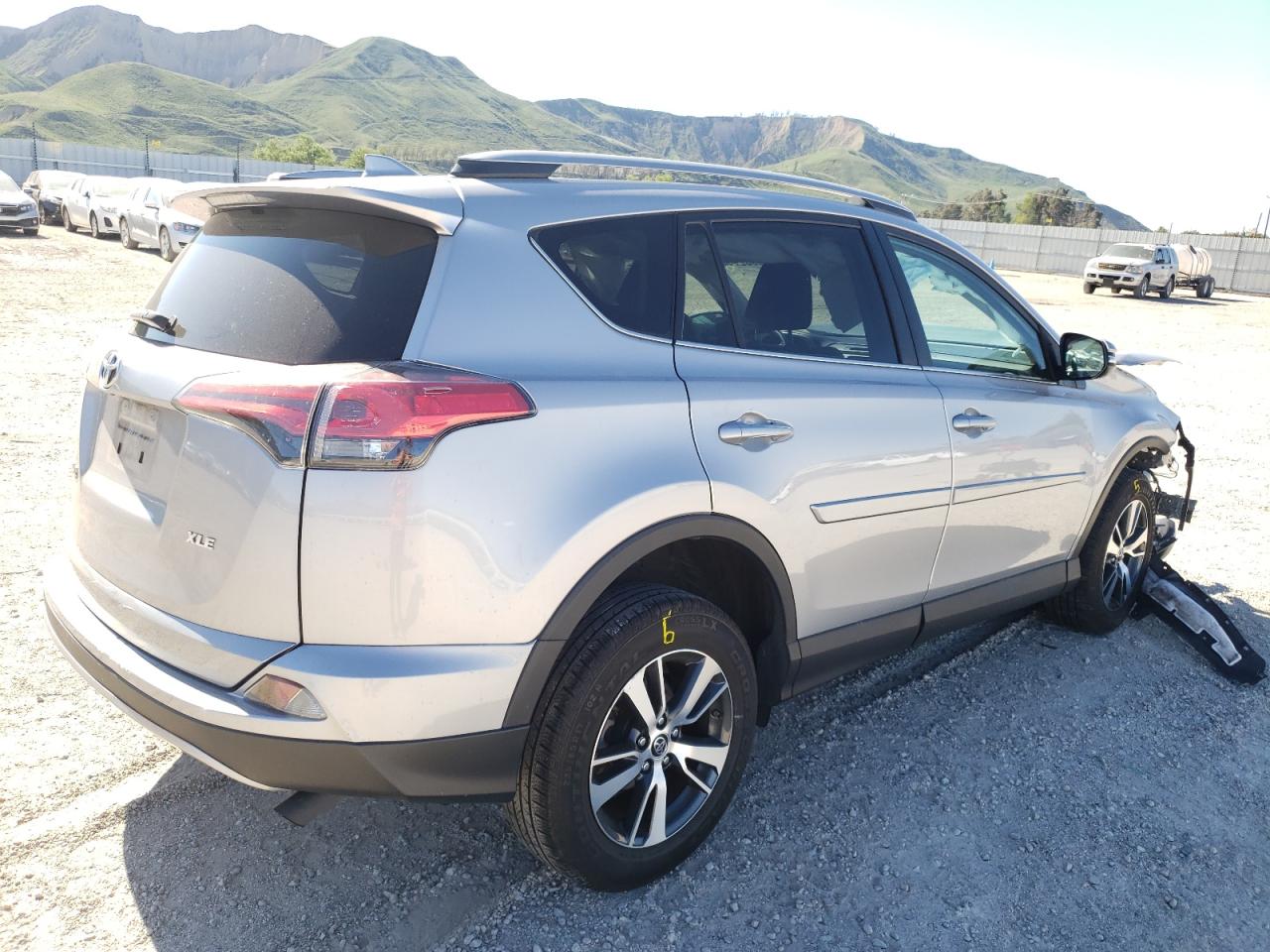 Photo 4 from auction – 2018 TOYOTA RAV4 ADVEN with VIN 2T3WFREV9JW424422