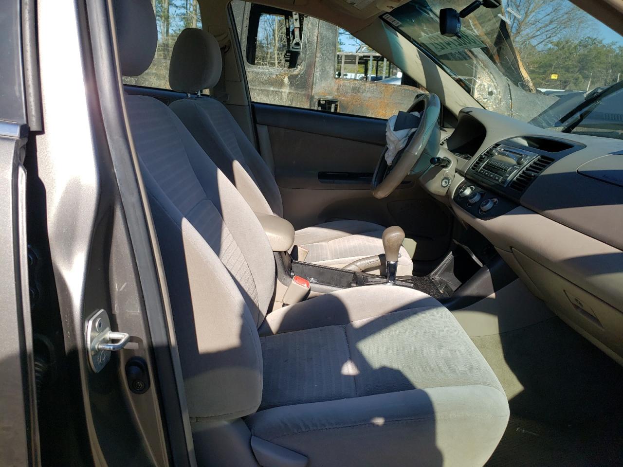 Photo 5 from auction – 2006 TOYOTA CAMRY LE with VIN 4T1BE32K96U690936