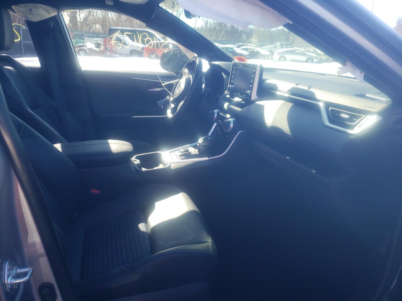 Photo 5 from auction – 2020 TOYOTA RAV4 XSE with VIN JTMEWRFV0LD525066
