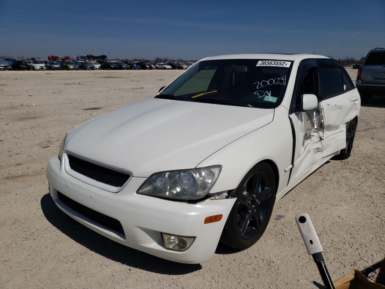 Photo 2 from auction – 2003 LEXUS IS 300 with VIN JTHBD192330076595