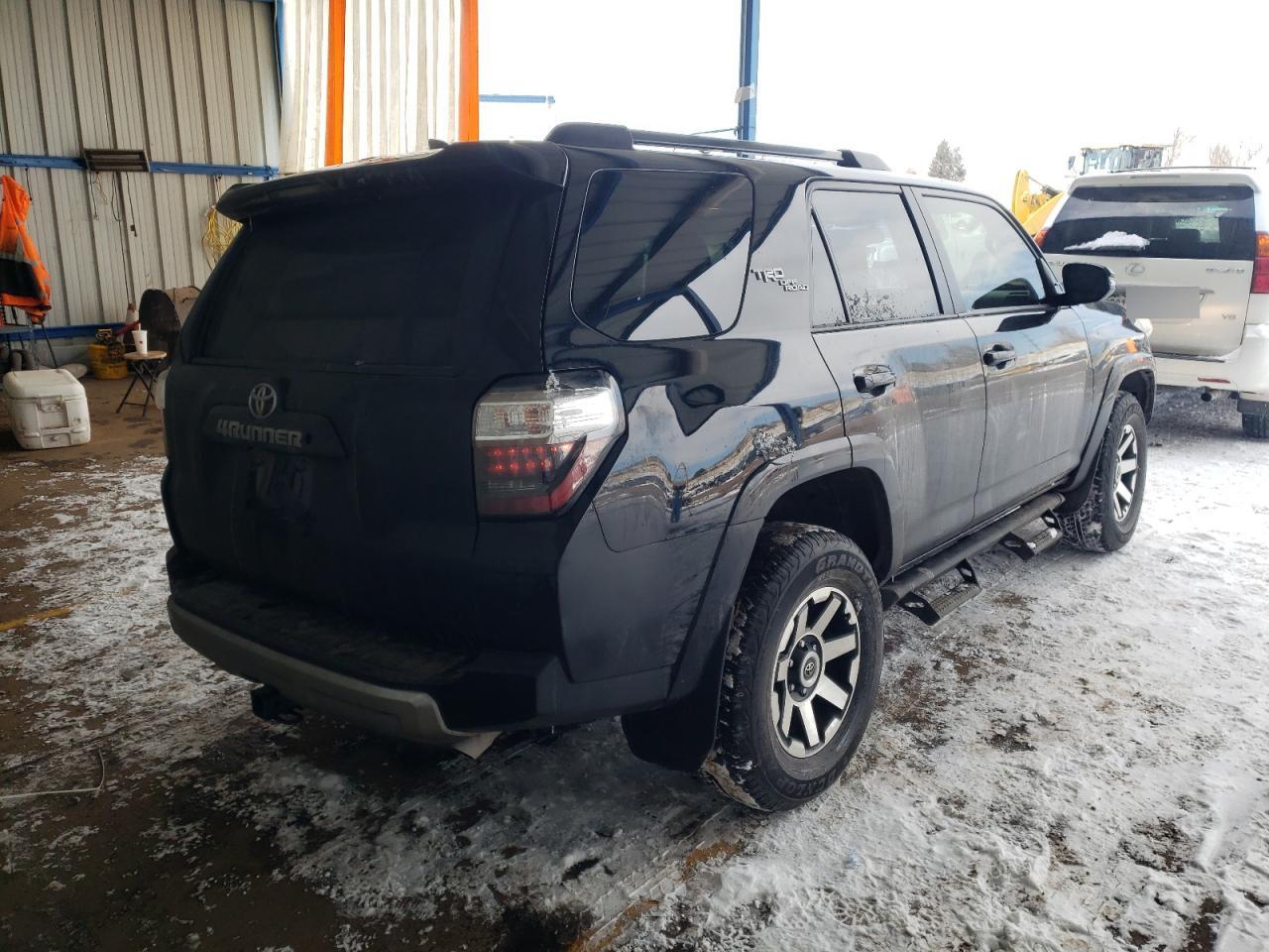Photo 4 from auction – 2019 TOYOTA 4RUNNER SR with VIN JTEBU5JR9K5617843