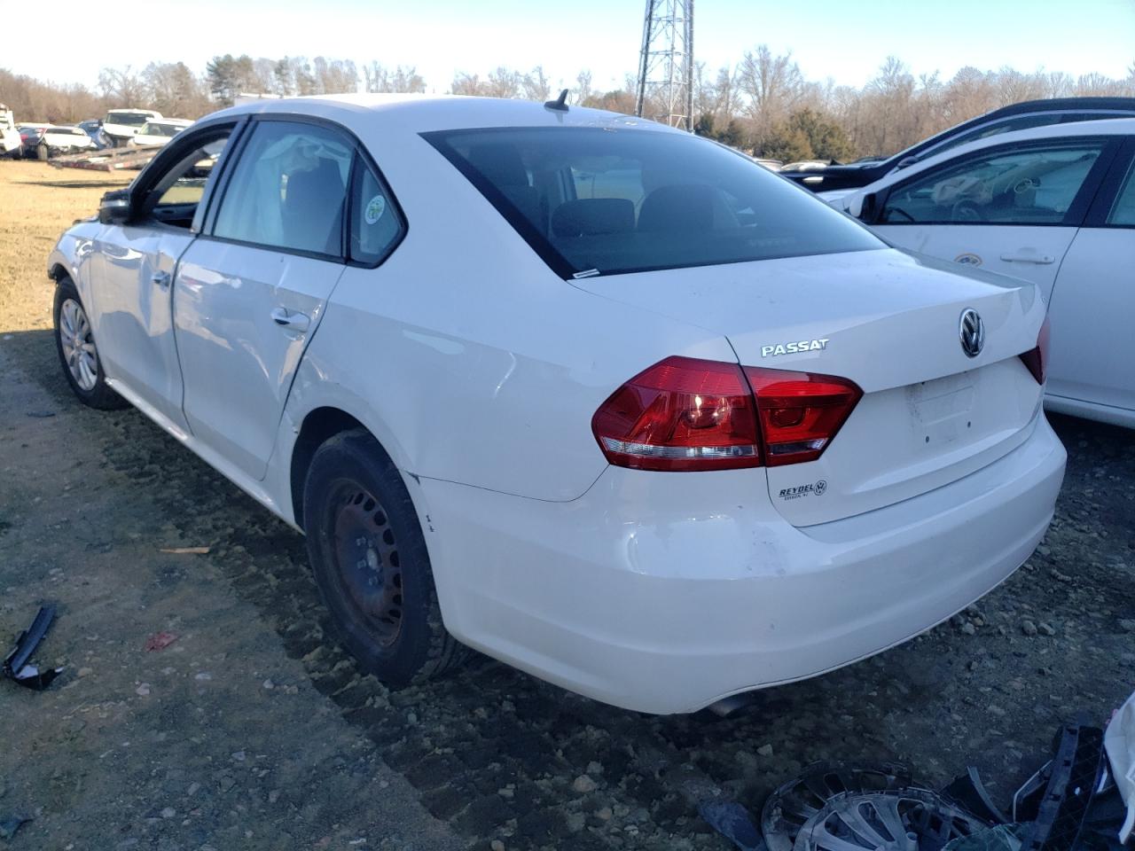 Photo 3 from auction – 2015 VOLKSWAGEN PASSAT S with VIN 1VWAT7A38FC048654