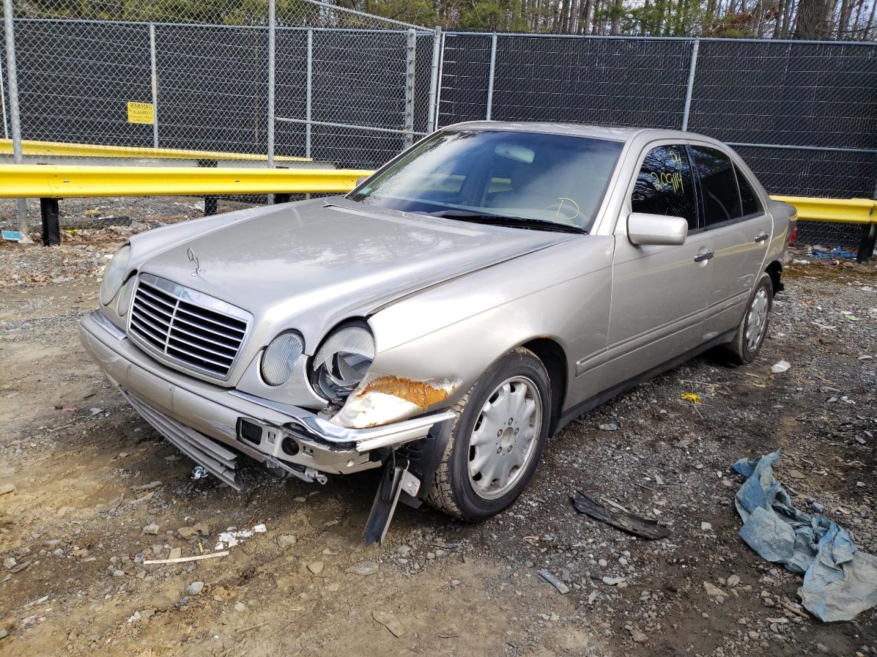 Photo 2 from auction – 1998 MERCEDES-BENZ E 320 4MAT with VIN WDBJF82F8WX012477