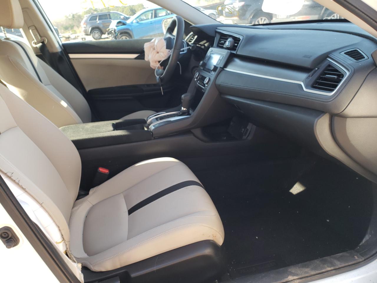Photo 5 from auction – 2017 HONDA CIVIC LX with VIN 19XFC2F54HE036888