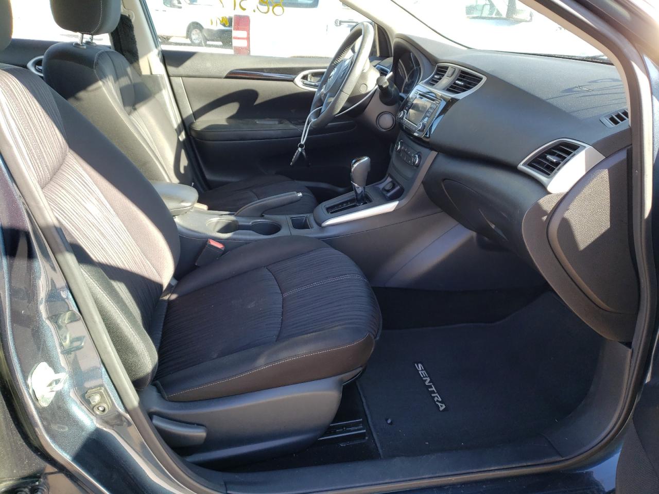 Photo 5 from auction – 2017 NISSAN SENTRA S with VIN 3N1AB7AP1HY359980