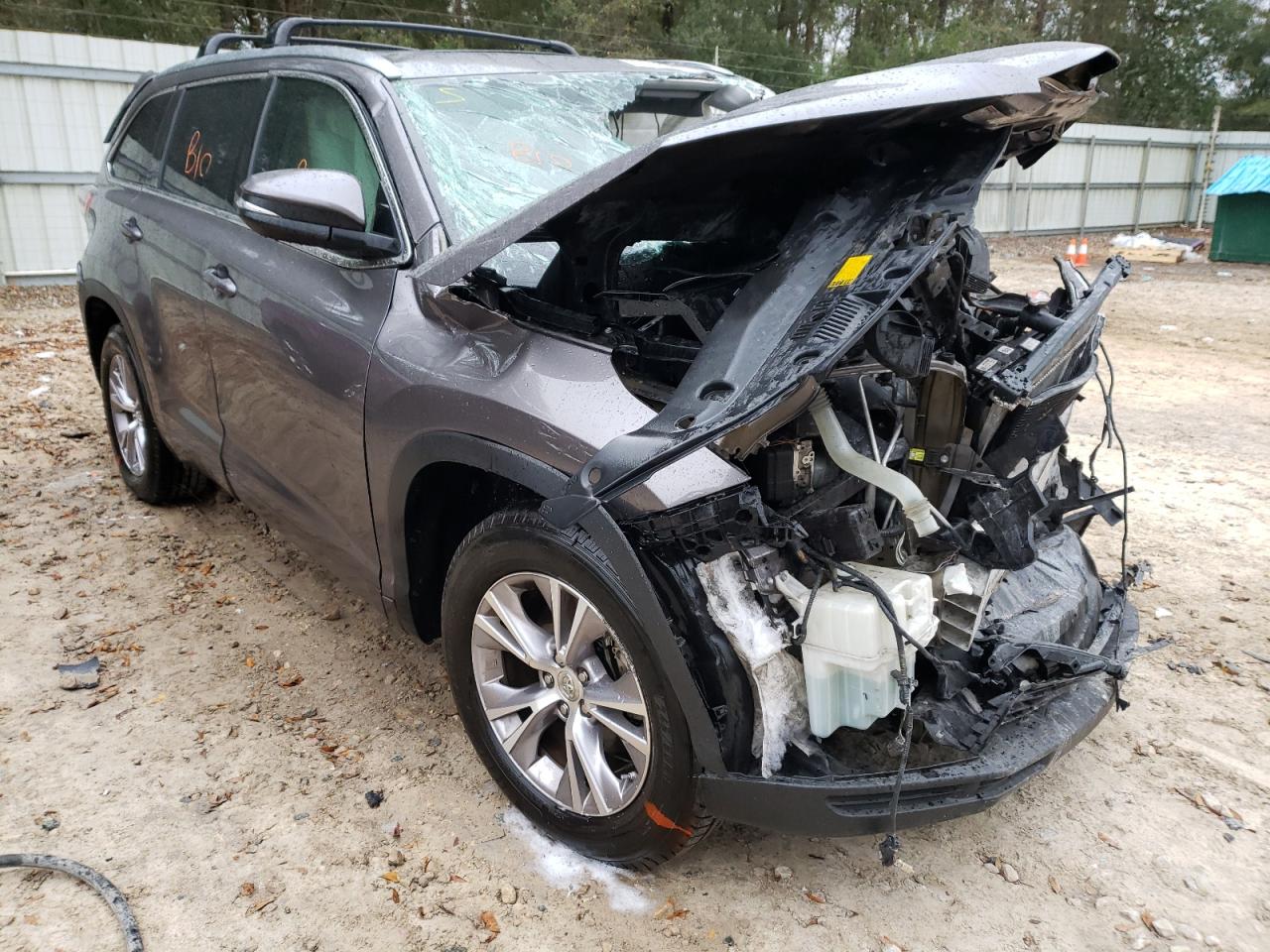 TOYOTA HIGHLANDER 2015 with VIN 5TDKKRFHXFS110046 - Photo from auction