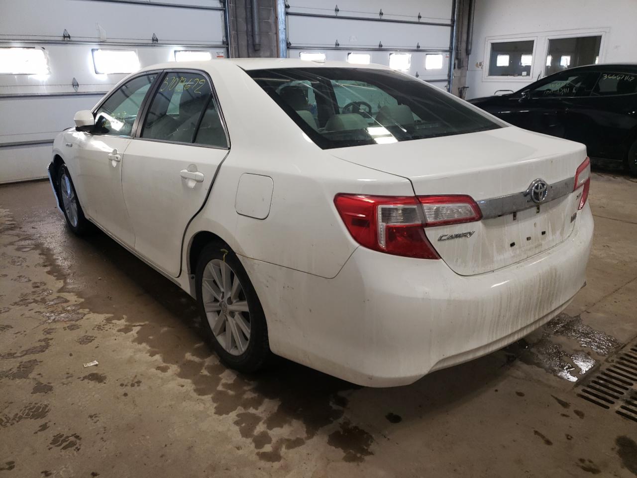 Photo 3 from auction – 2012 TOYOTA CAMRY HYBR with VIN 4T1BD1FK2CU057630