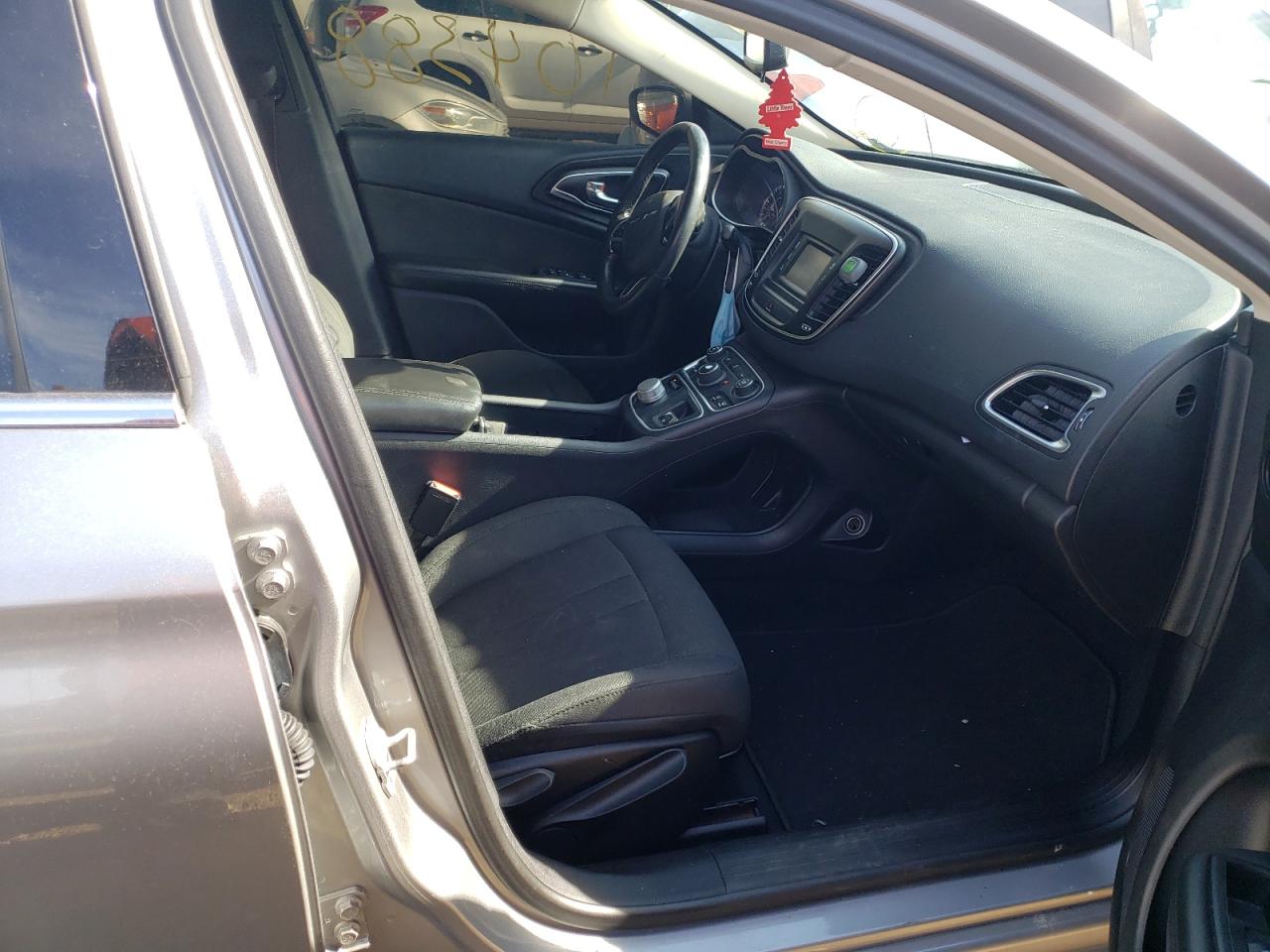 Photo 5 from auction – 2015 CHRYSLER 200 LIMITE with VIN 1C3CCCAB6FN744773