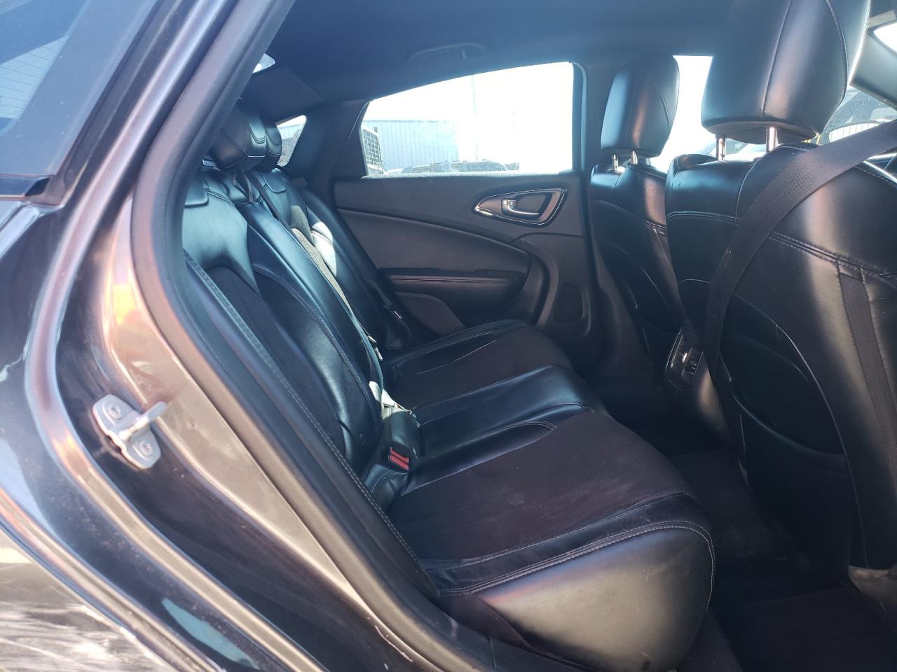 Photo 6 from auction – 2016 CHRYSLER 200 S with VIN 1C3CCCBB0GN157775