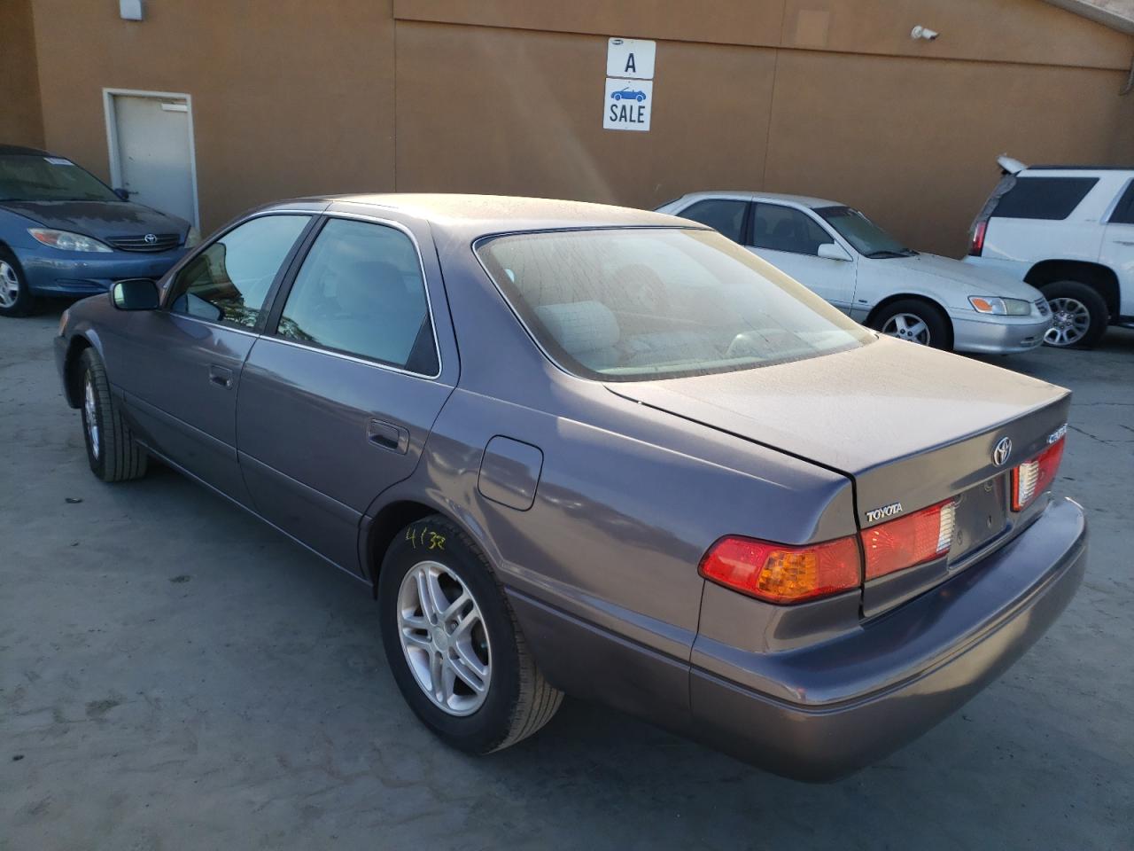 Photo 3 from auction – 2000 TOYOTA CAMRY CE with VIN JT2BG22K2Y0441891