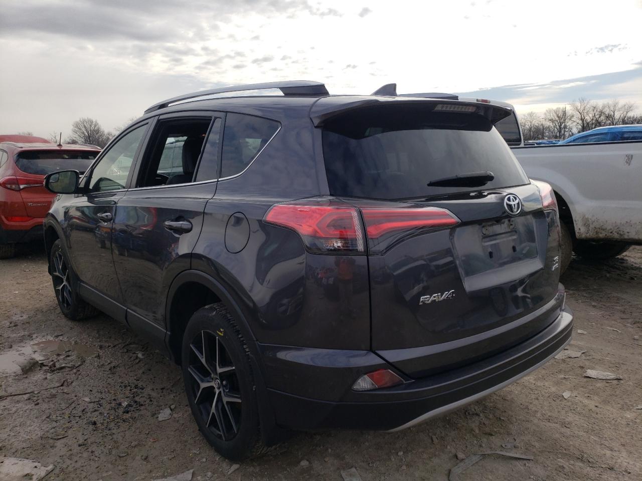 Photo 3 from auction – 2018 TOYOTA RAV4 SE with VIN JTMJFREV8JJ728141
