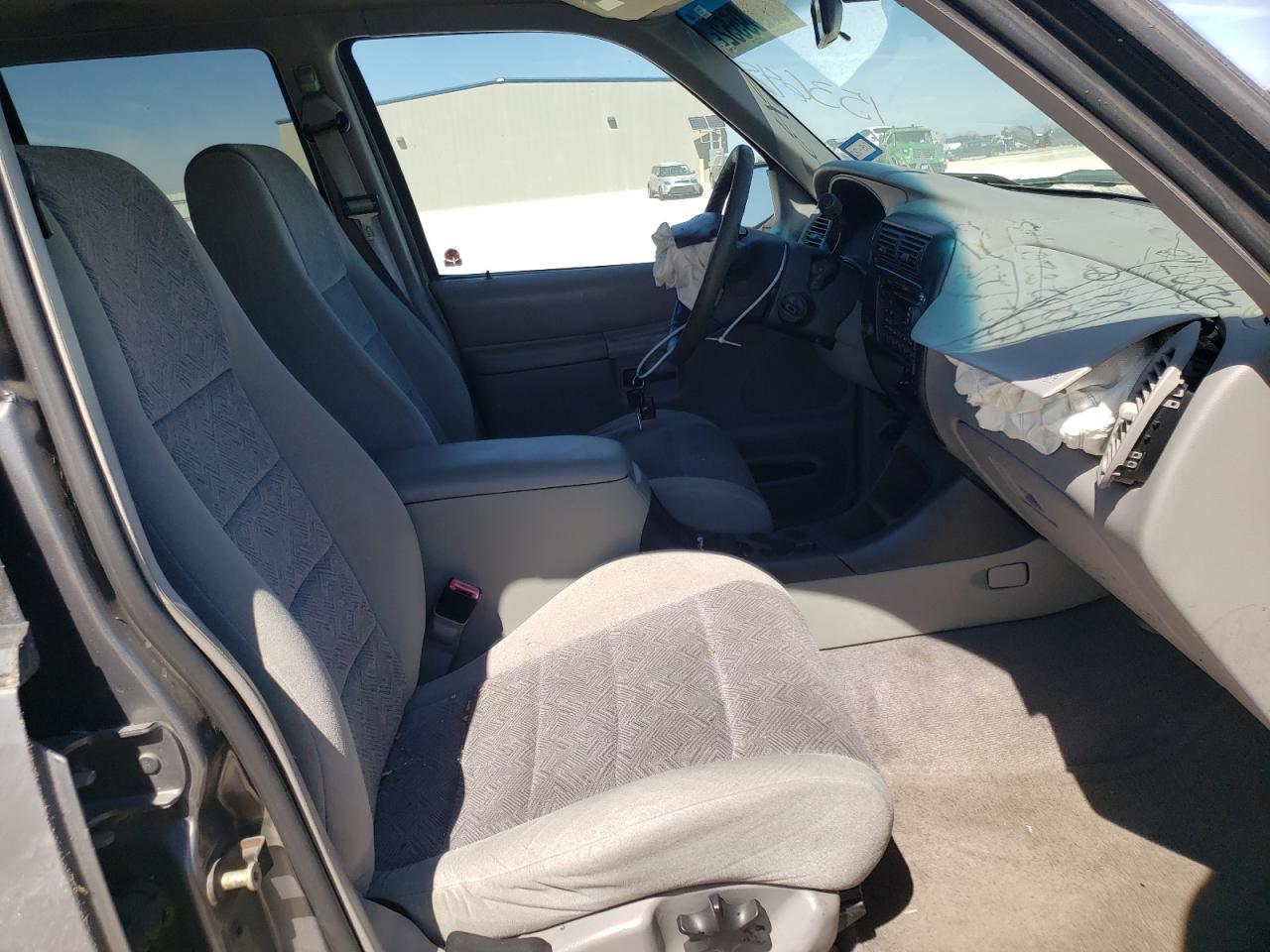 Photo 5 from auction – 1999 FORD EXPLORER with VIN 1FMZU32E0XZB30710