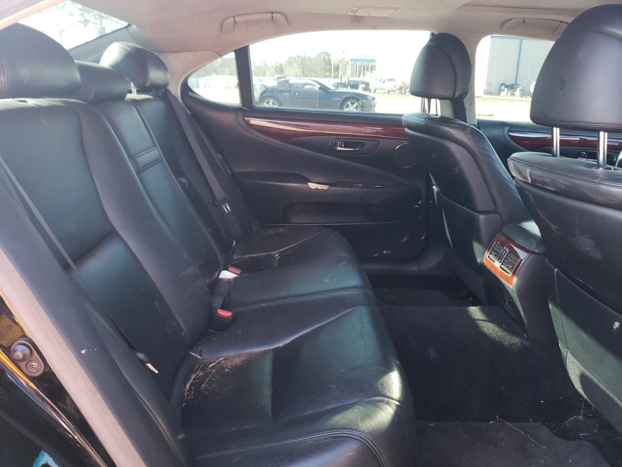 Photo 6 from auction – 2011 LEXUS LS 460L with VIN JTHGL5EF0B5043693
