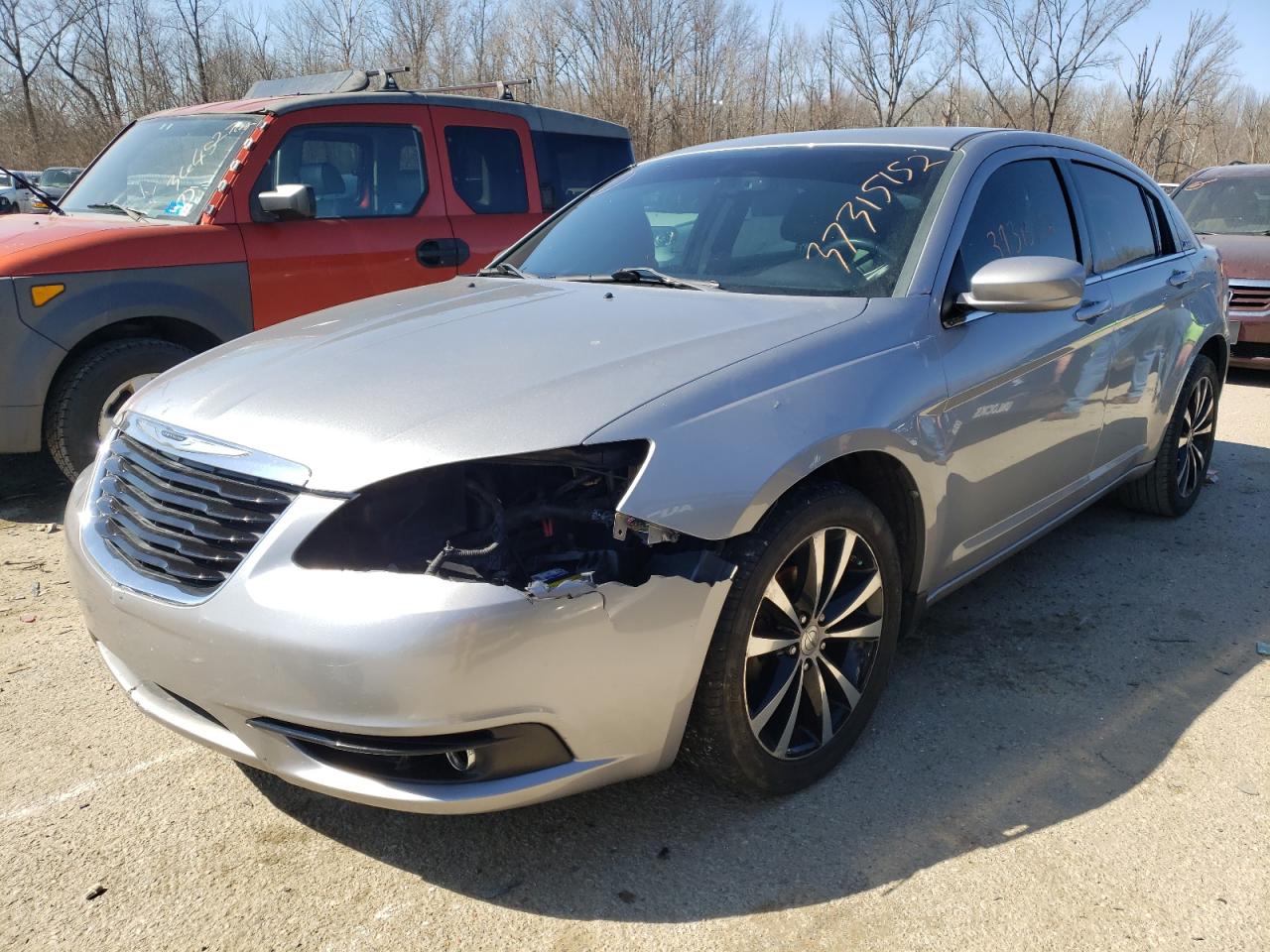 Photo 2 from auction – 2013 CHRYSLER 200 LIMITE with VIN 1C3CCBCG8DN728090
