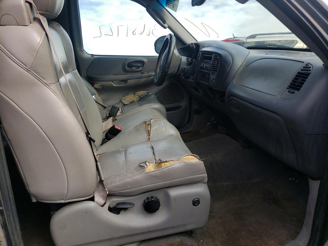 Photo 5 from auction – 2002 FORD F150 with VIN 1FTRX18L82NB93933
