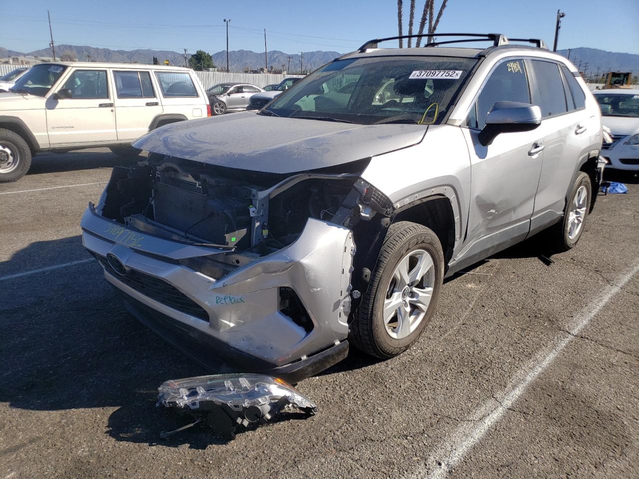 Photo 2 from auction – 2019 TOYOTA RAV4 XLE with VIN 2T3W1RFV3KC005126