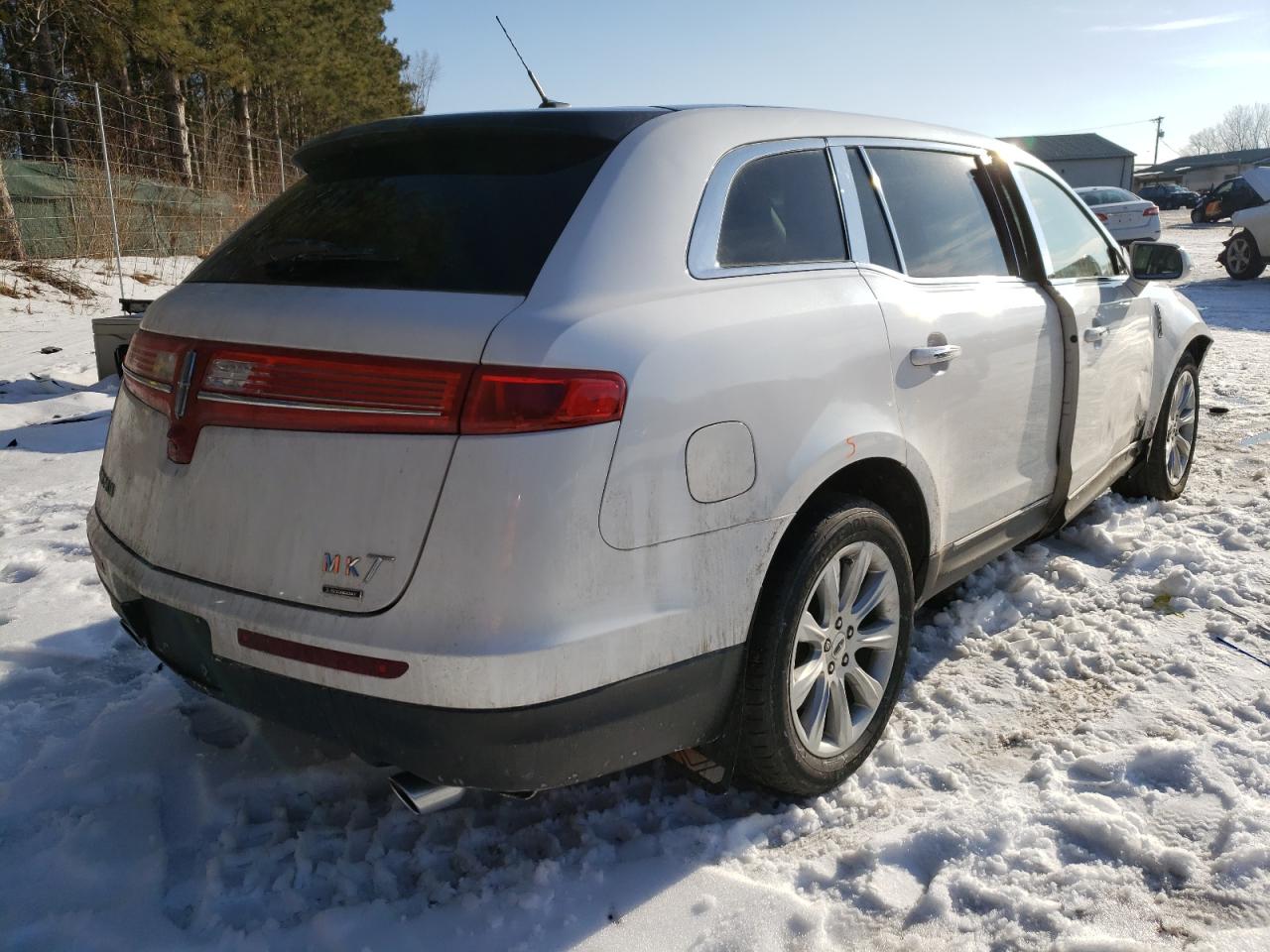 Photo 4 from auction – 2014 LINCOLN MKT with VIN 2LMHJ5AT4EBL57483