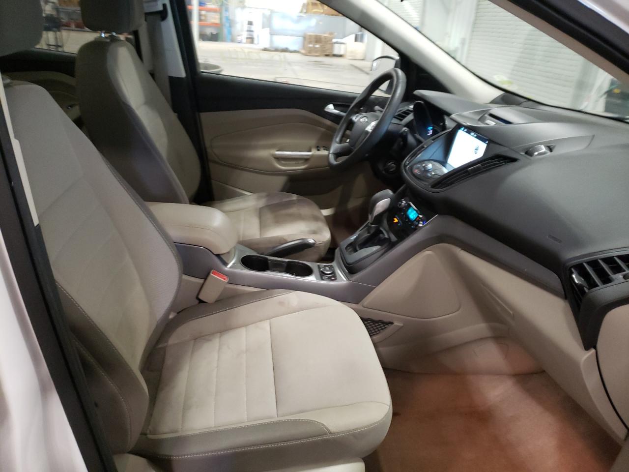 Photo 5 from auction – 2016 FORD ESCAPE SE with VIN 1FMCU9G98GUA53361